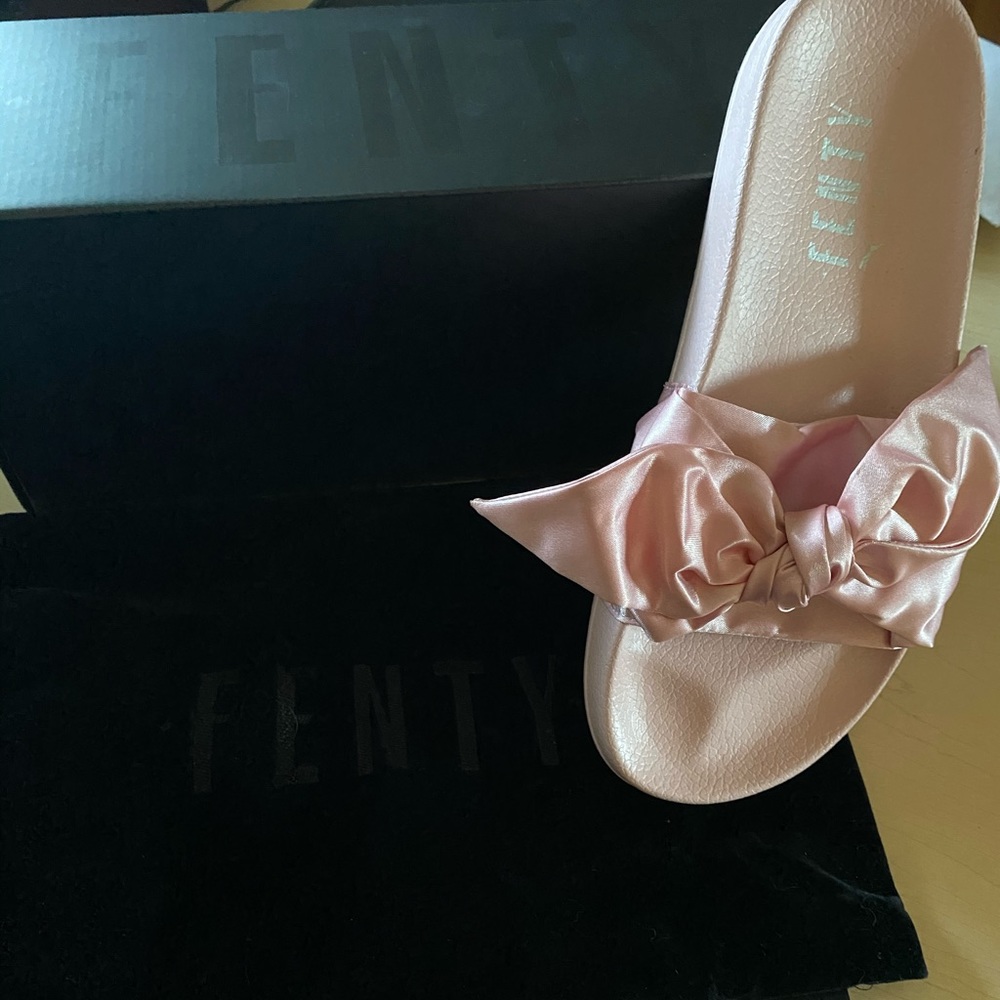 Fenty Bow Slide